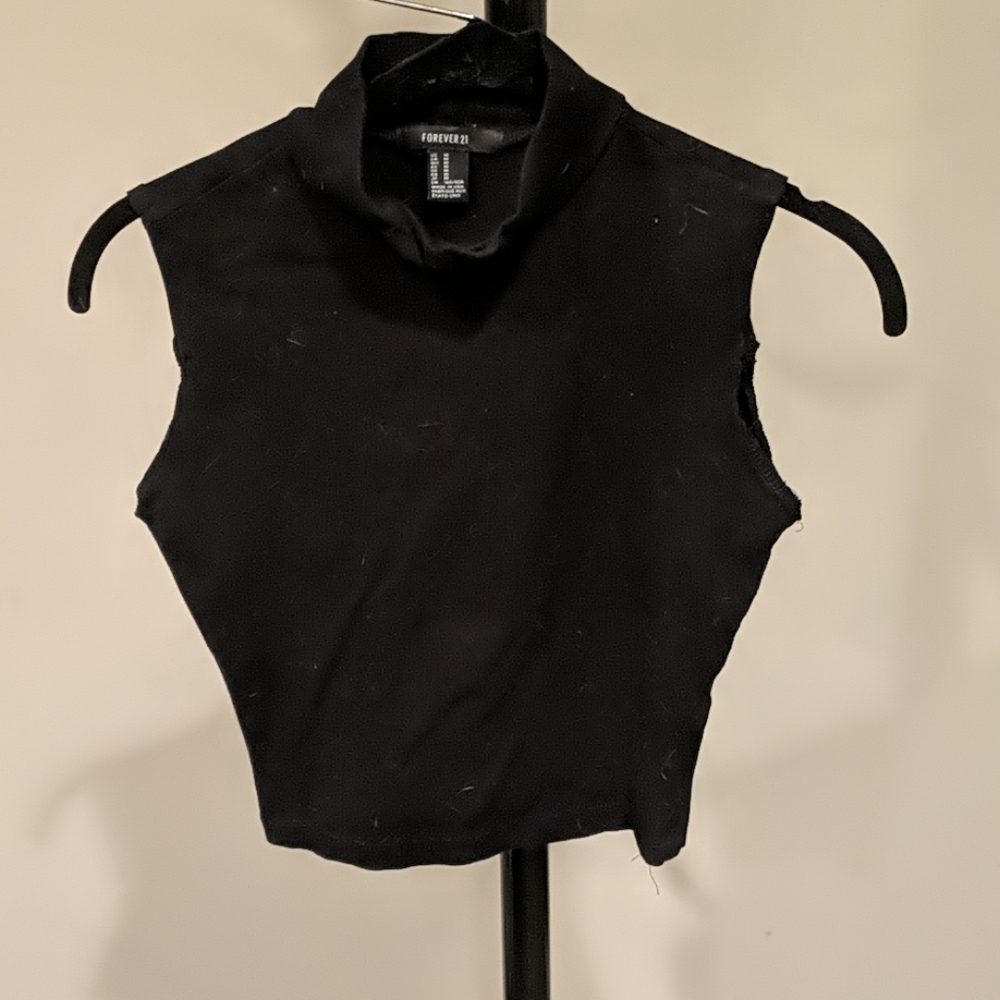 Forever 21 black turtleneck crop top, M